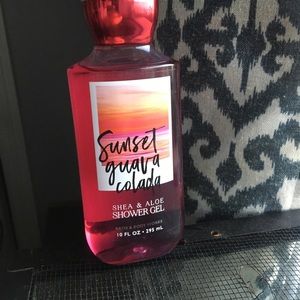 Sunset guava colada shower gel